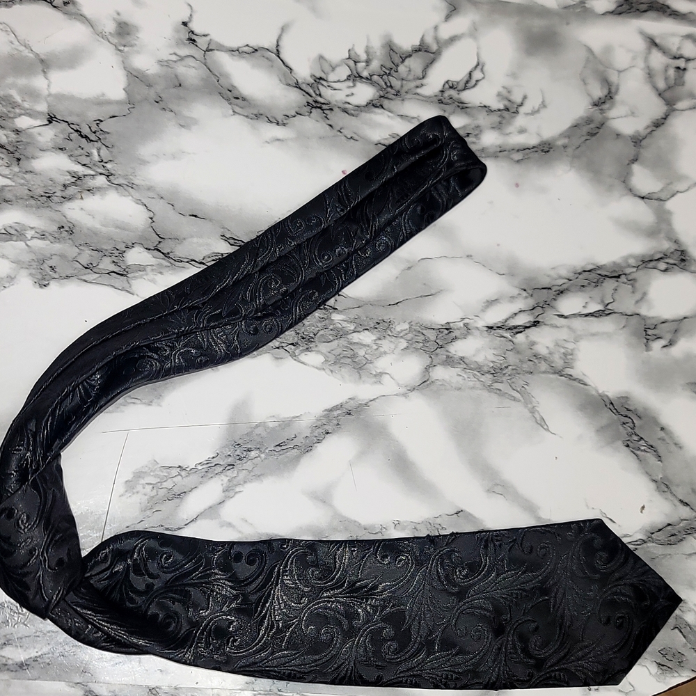 Black tie with design